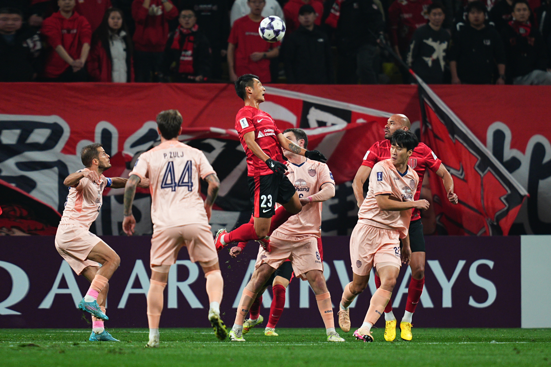 主场攻势如潮，比分持续扩大